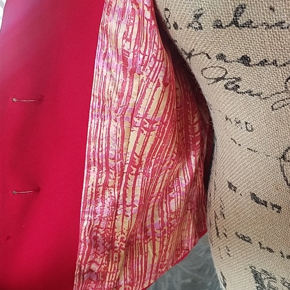 Red jacket - Picture 6 of 8